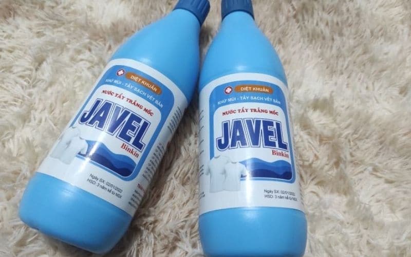 tẩy vết ố vàng trên tường nhà tắm
