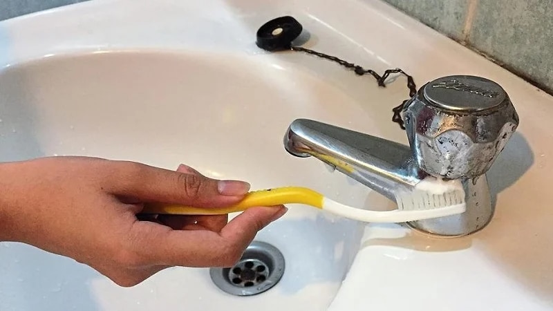 vệ sinh thiết bị inox nhà tắm