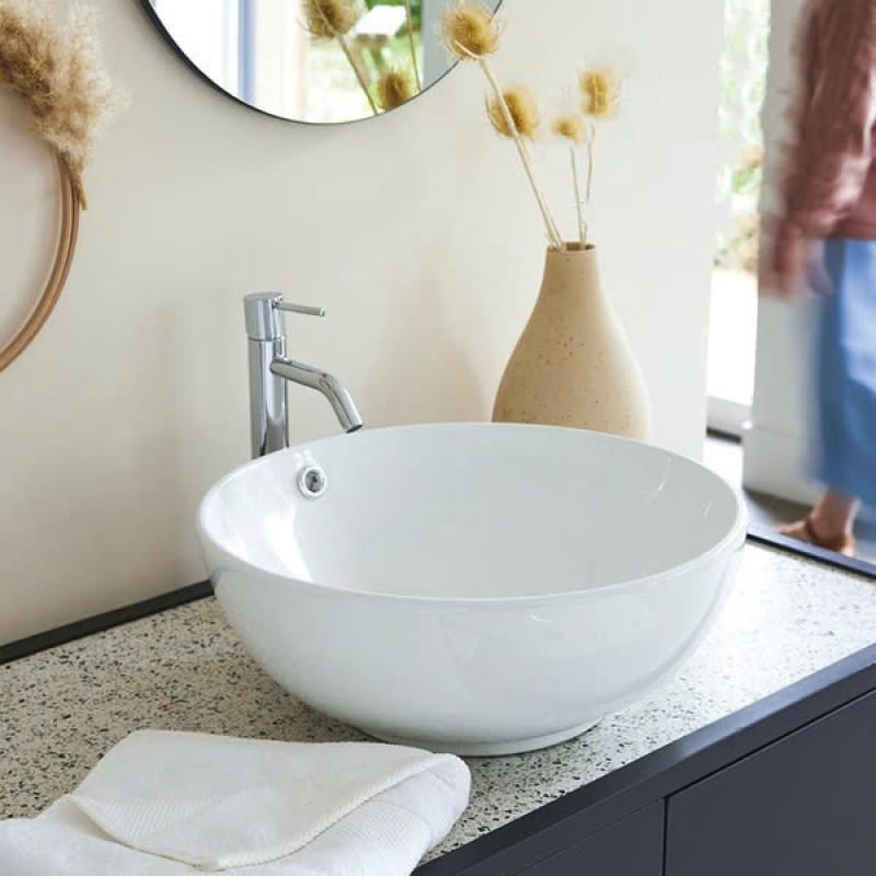 Lavabo đá tự nhiên và lavabo sứ