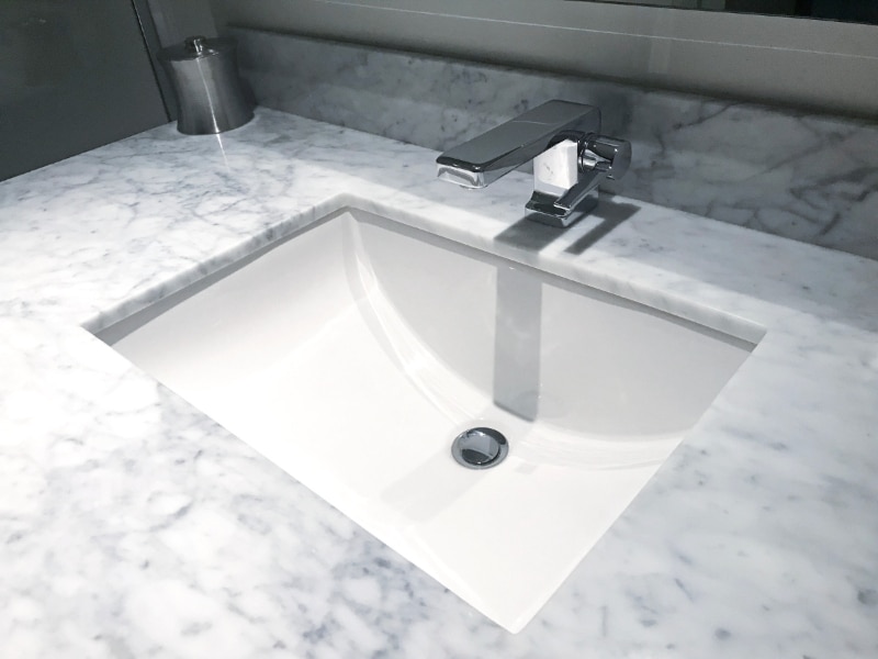 Lavabo âm bàn là gì