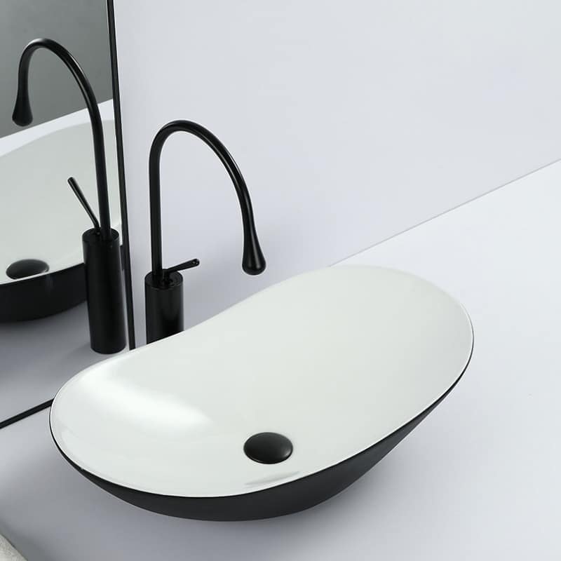 Lavabo đá tự nhiên và lavabo sứ