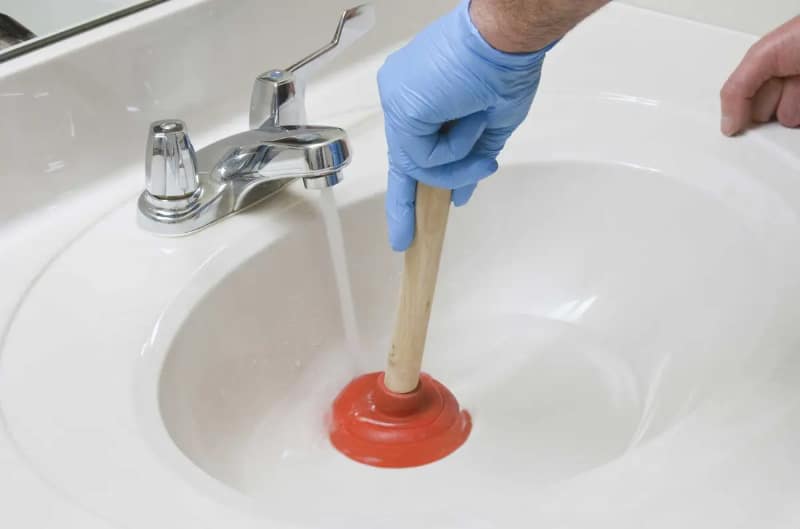 xử lý lavabo bị tắc nghẽn