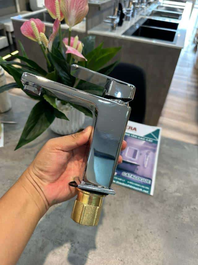Vòi lavabo nóng lạnh là gì