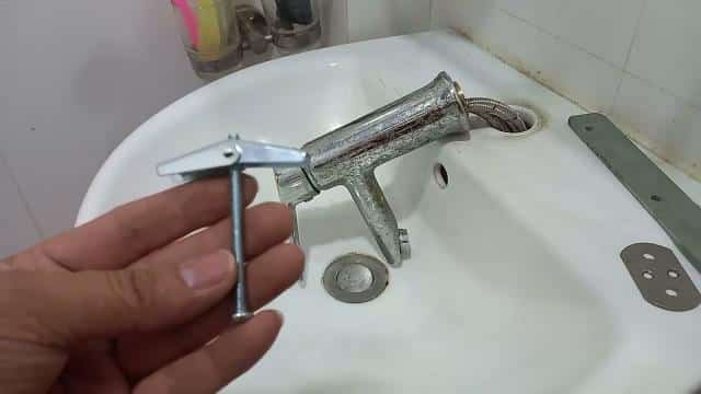 Cách lắp vòi lavabo tại nhà
