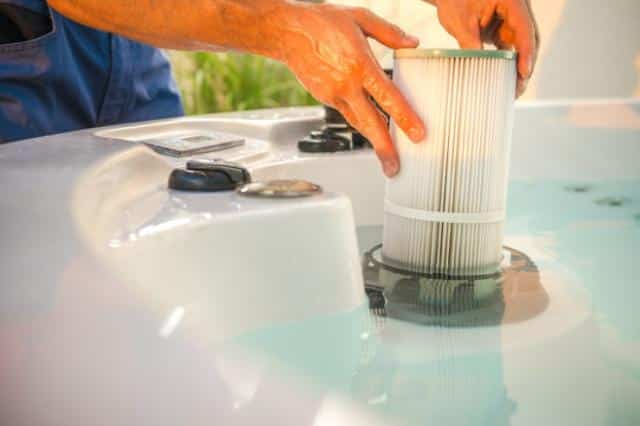 Cách vệ sinh bộ lọc Jacuzzi